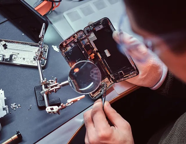 URPhone Store technician repairing a smartphone at the workbench in Orlando